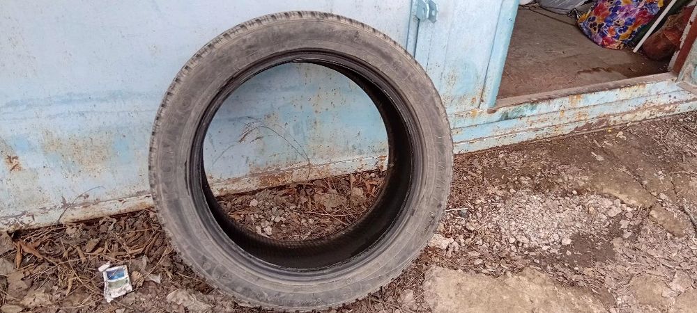 Продам шины R18 245/45