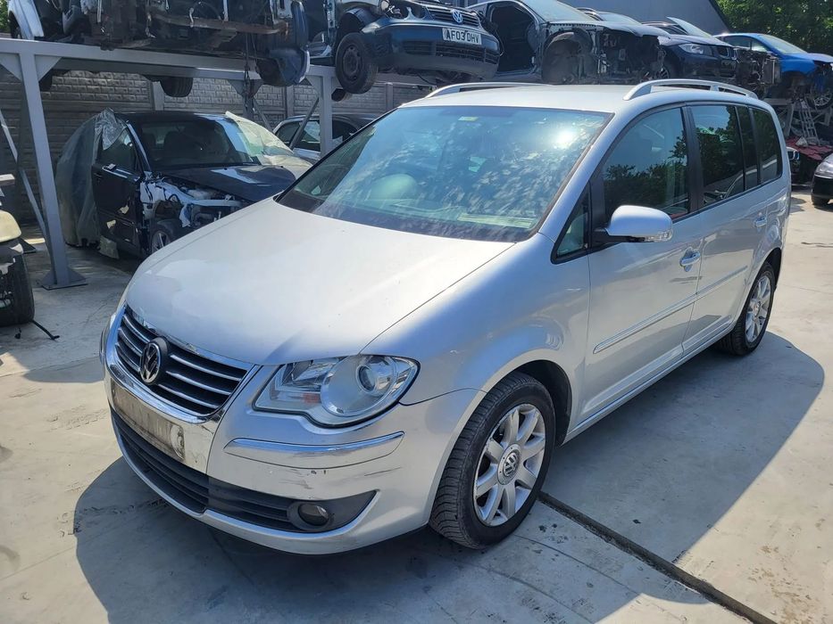 Dezmembram Volkswagen Touran 2008 Usa stanga fata/Usa stanga spate