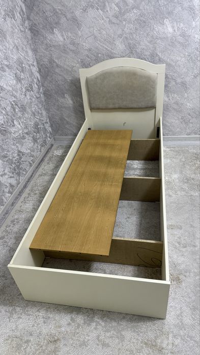 Продается одинарные кровати с матрасом