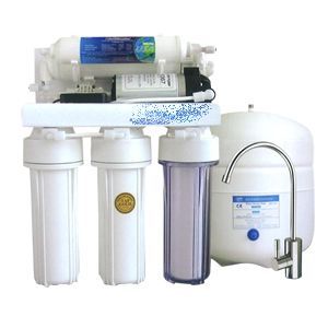 Aparat de filtrare si purificare a apei potabile