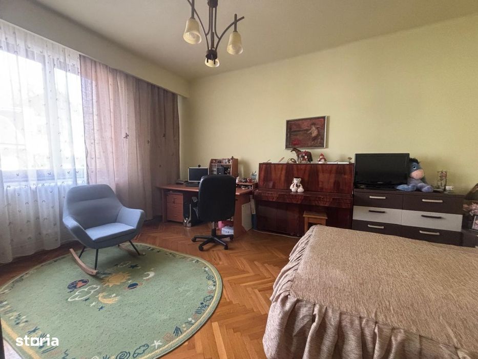 Casă cu 3 camere, curte și garaj în Baia Mare