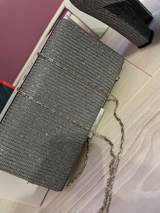 Продават се заедно или по отделно-чанта и обувки с висок ток