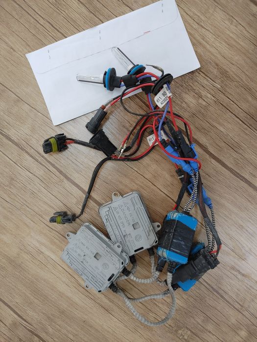 Ксеноновые лампы на авто (пара)