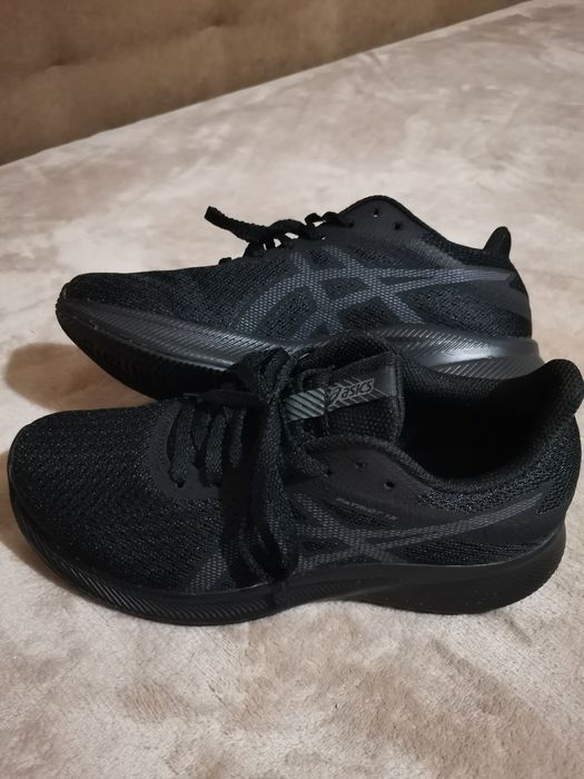 Маратонки ASICS  37 номер