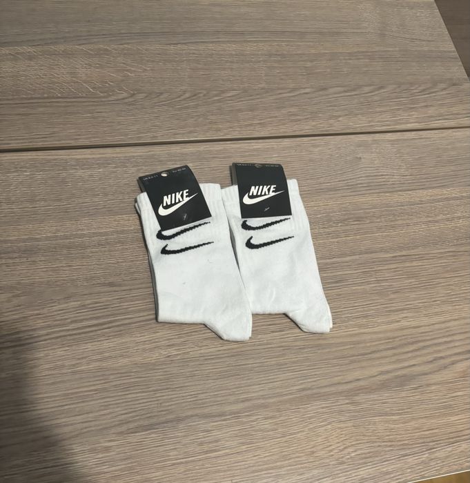 Продавам чорапи на световни марки всички са чисто нови някой с етикет.