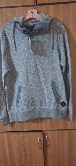 Hanorac barbati,S,nou,25 lei