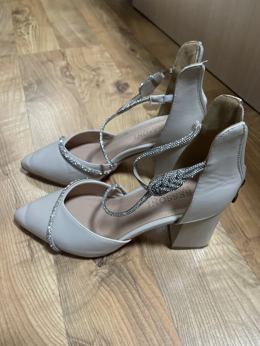Туфли вечерние с стразами