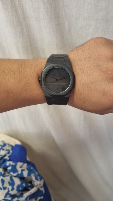 Tim qora go'zal ideal soat