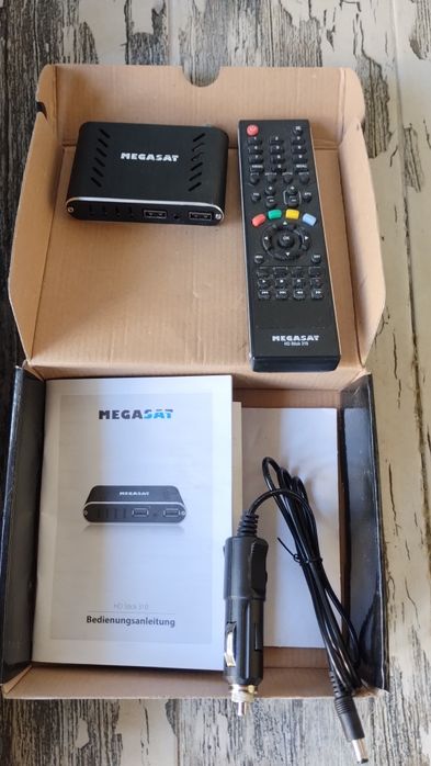 Сателитна чиния 40см и цифров приемник за кемпер 12v