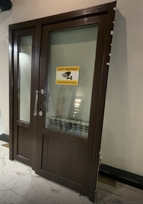 Продам дверь пластиковую