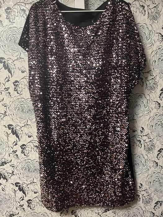 Продам платье паетками