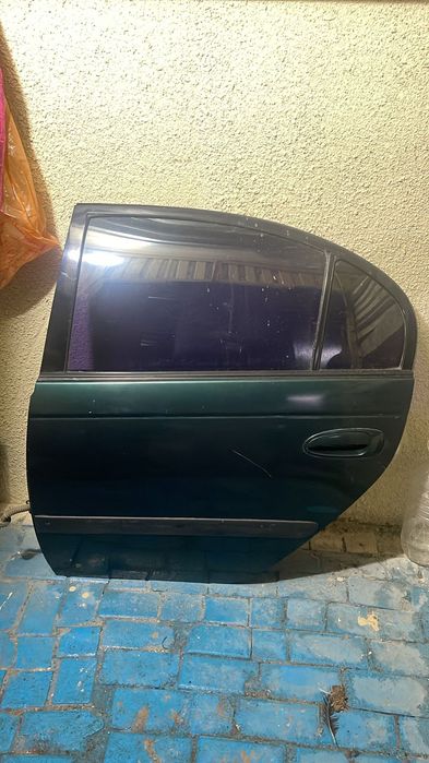 Задняя левая дверь авенсис 1998 года