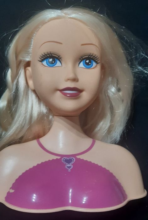 Vand capete de papusa pentru coafat