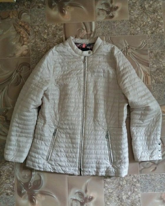 Продаётся женская куртка