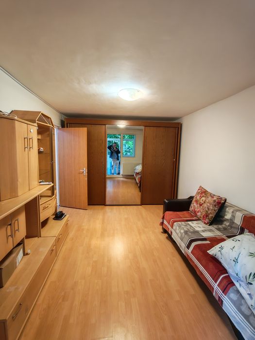 Vînd apartament decomandat zona Lujerului decomandat