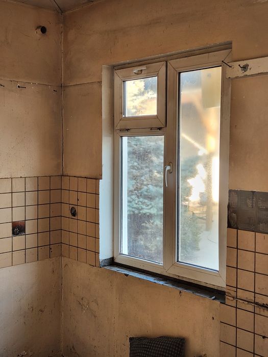 Akfa rom eshik bor sotiladi