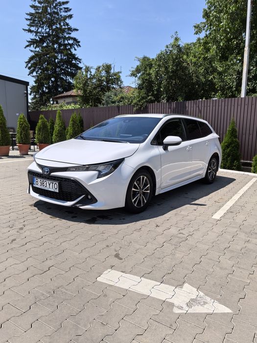 Vand Toyota corolla 2022 combi hybrid