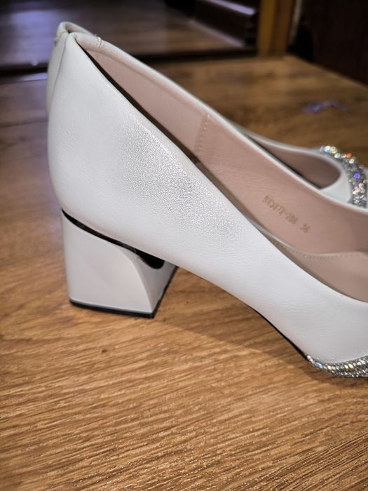 Продам туфли на девочку