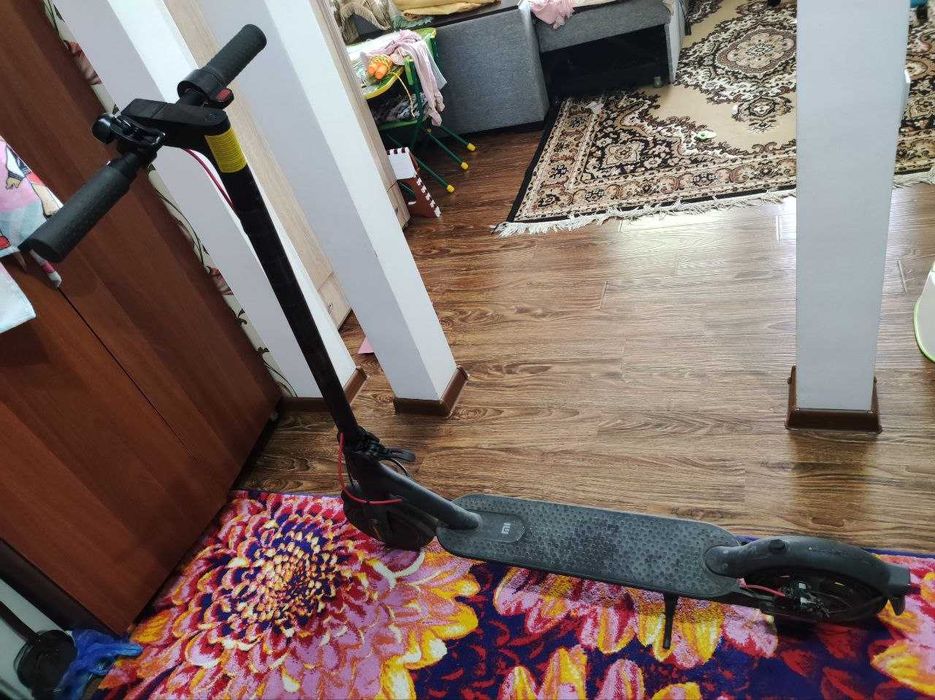 Продаю Электросамокат Mi Electric Scooter Pro 2