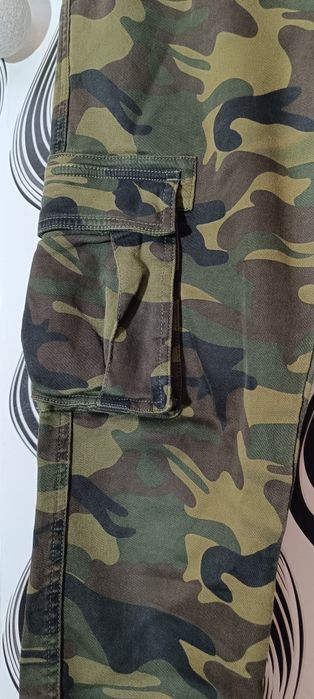 Камуфлажни карго панталони