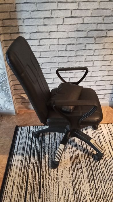 Офисный стул продам