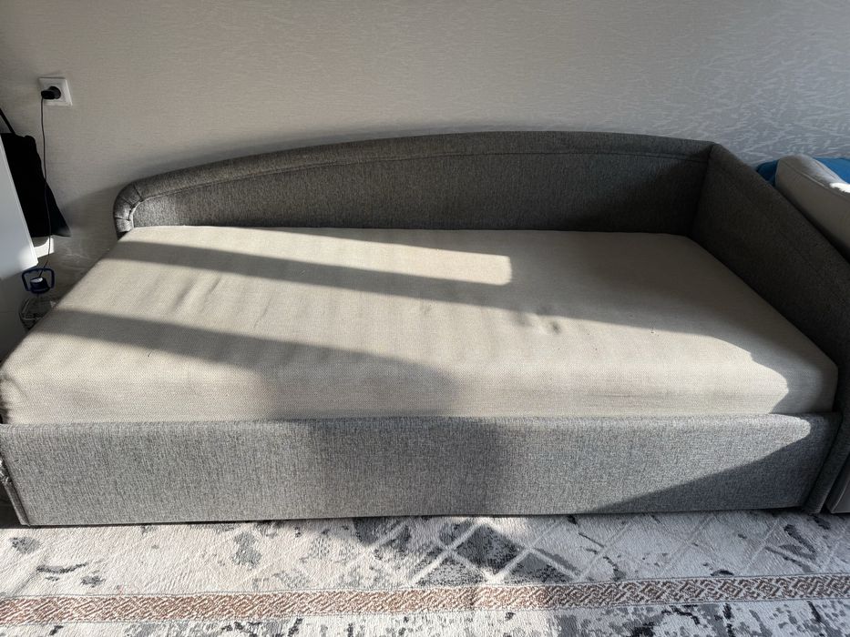 Тахта б/у в хорошем состоянии