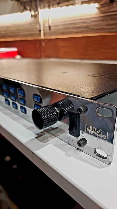 Култов китарен лампов процесор от 90-те - Digitech Valve FX.