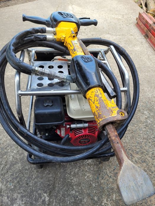 Închiriez Mai Compactor /Placă Copactoare/Picamar hidraulic