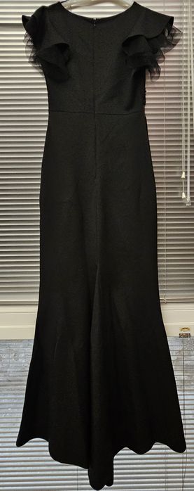 Дълга черна рокля