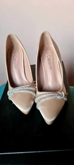 Pantofi cu toc bej