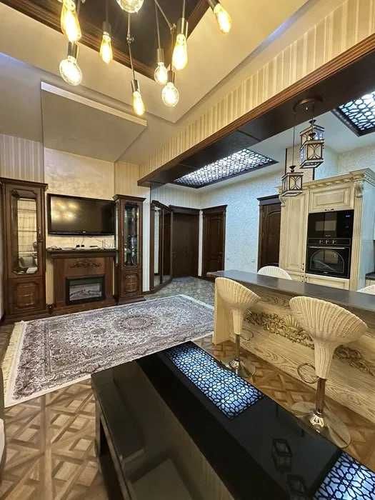 ЖК Амир Темур! Напротив Алайского! Сдается Квартира 3комн 120квадрат!