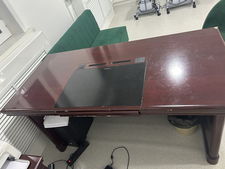 Офиске арналған жұмыс үстелі тумбамен