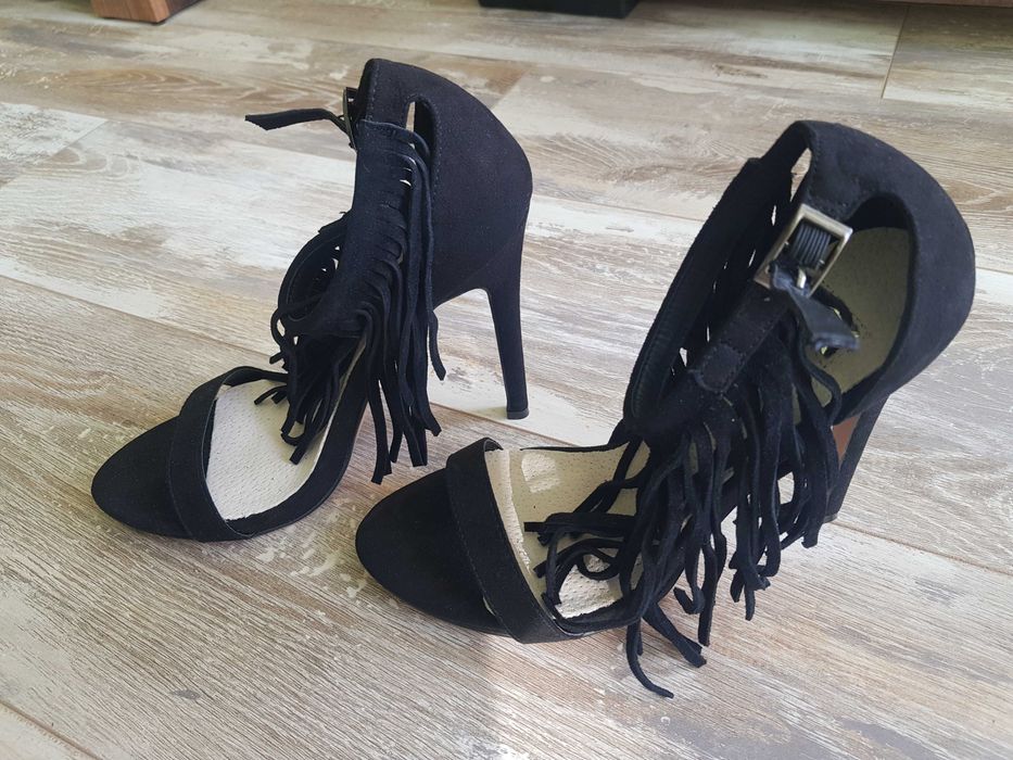 Дамски сандали с висок ток