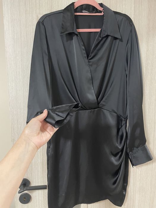 Черна рокля сатен Zara