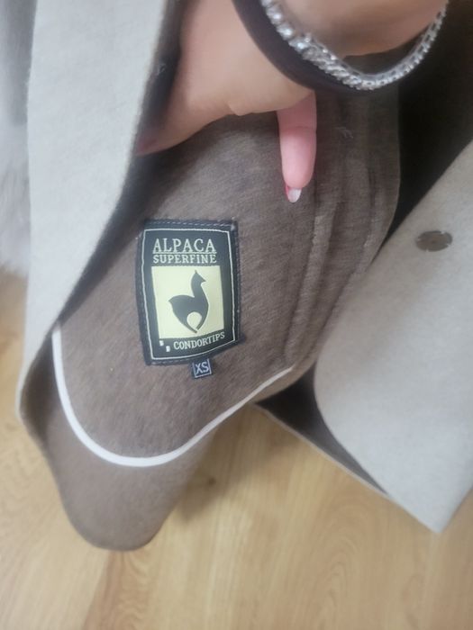 Palton Alpaca dama ,nou! XS(dar merge la S), 100 % original