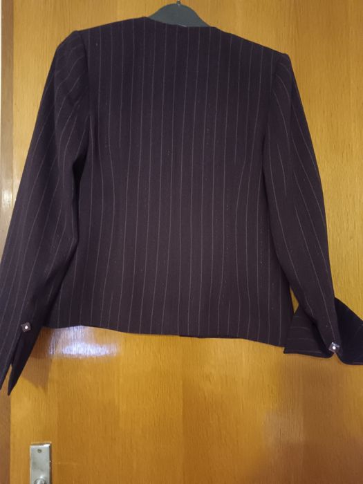 Дамски костюм бордо