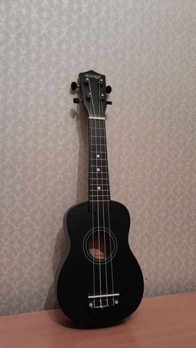 Укулеле гавайский муз инструмент