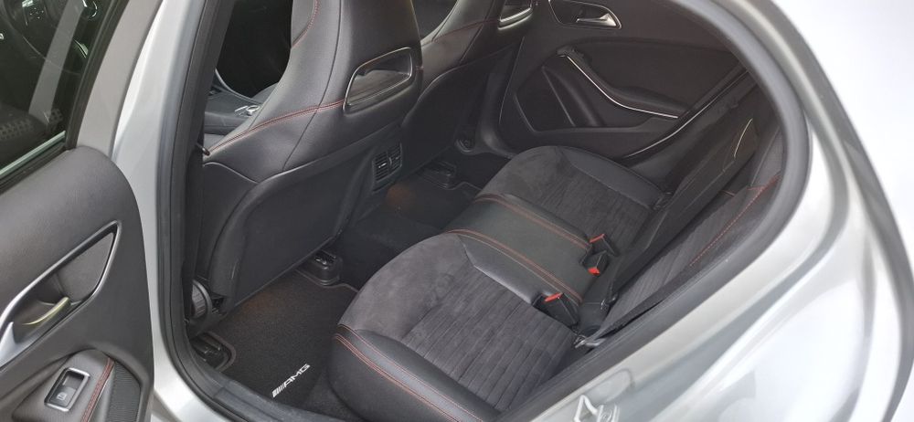 Mercedes-Benz GLA 200d 4Matic Pachet AMG