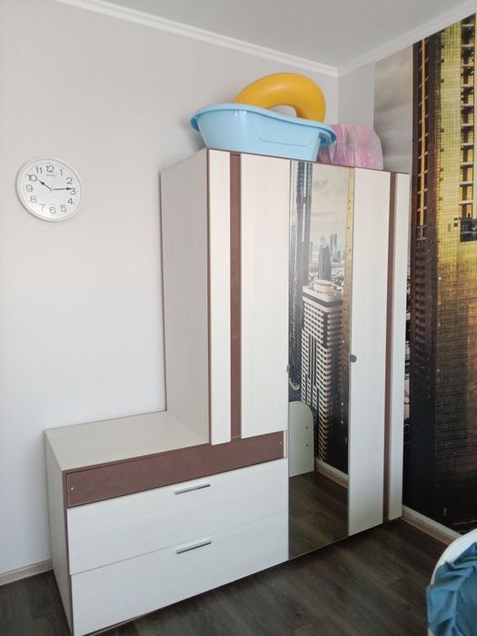 Продам шкаф для одежды и кровать. .