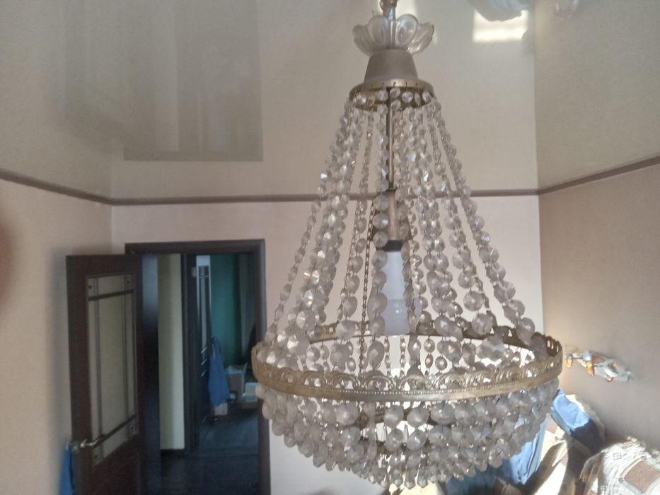 Продам хрустальную люстру