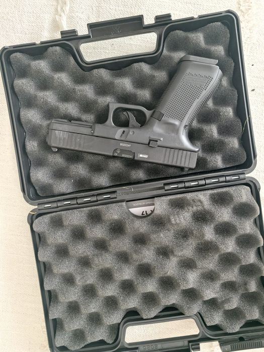 トイガン GLOCK17 4rd generation glock 17 gen 4 - Arme airsoft | OLX.ro