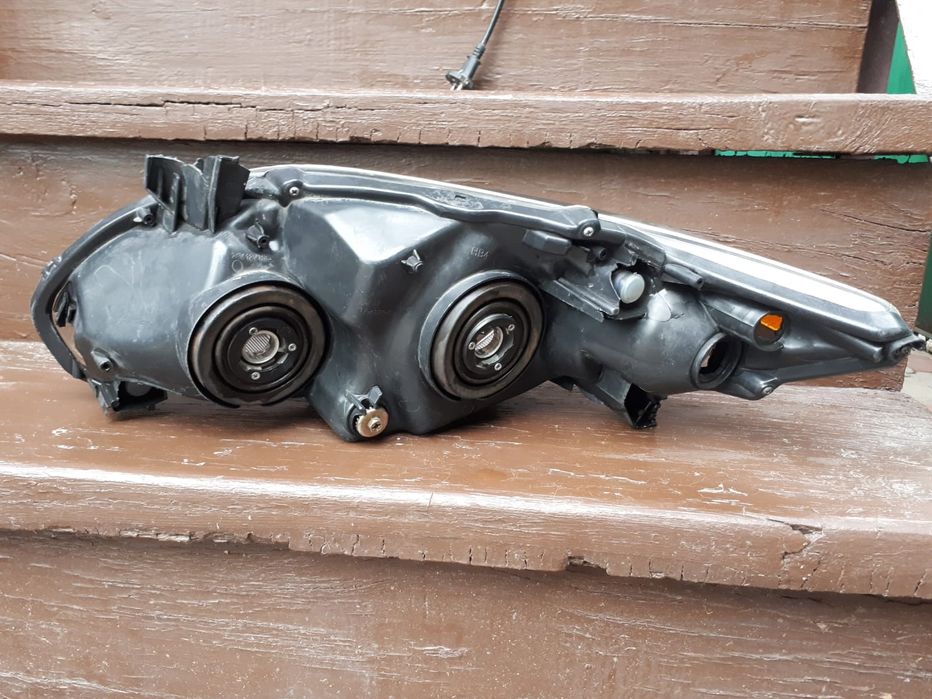 Фары Toyota Corolla