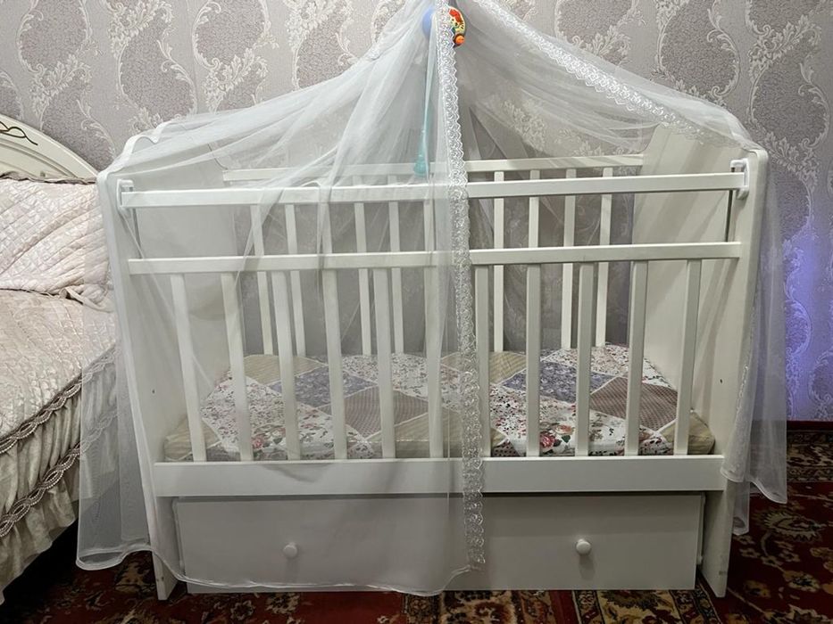 Манеж с маятником