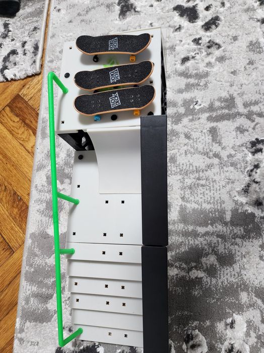 Rampa teck deck cu 3 skatere