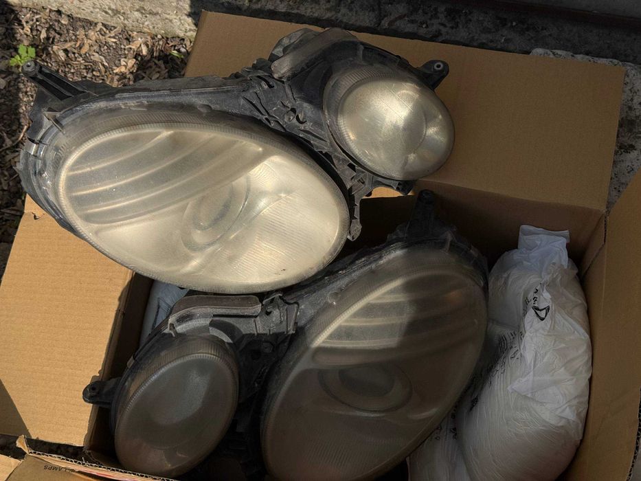 ПРОДАВАМ ФАРОВЕ ЗА MERCEDES E-class W211 (2008 г.)