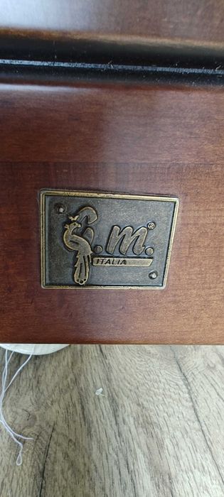 Италиански разтегателен диван от масивно дърво.