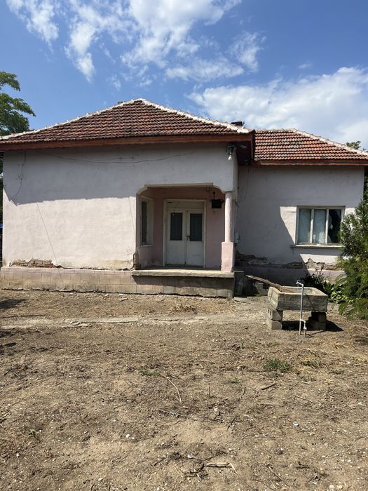 Две къщи с гараж и два декара двор