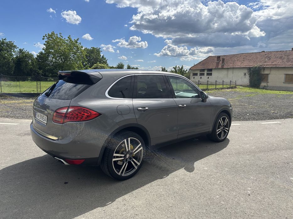 Vand Porsche Cayenne an 2012/10 impecabil