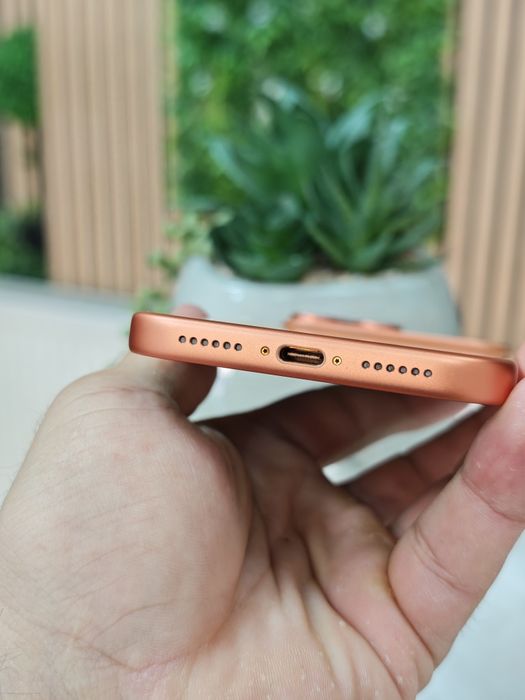 iPhone 17 Pro Max Cosmic Orange
