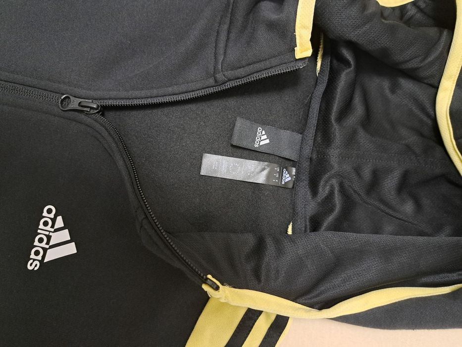 Trening adidas Performance 
Material: 70% Bumbac, 30% Poliester.
Mărim